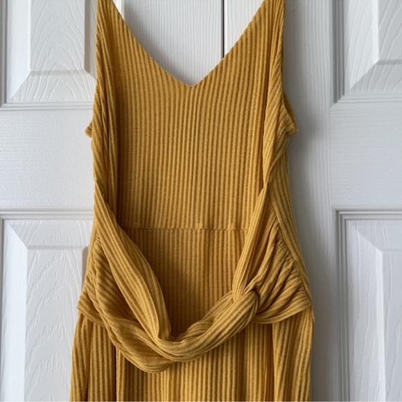 Express Ribbed Midi Dress. - Picture 4 of 6